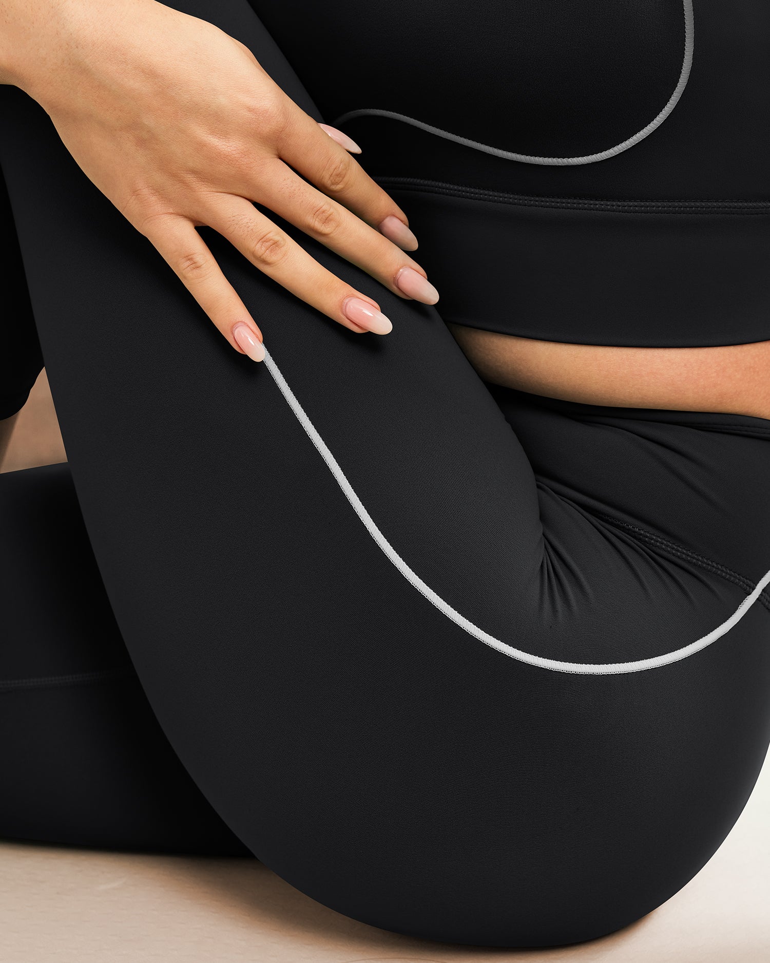 19"  Contrast Stitching Capri Leggings for Women 255804